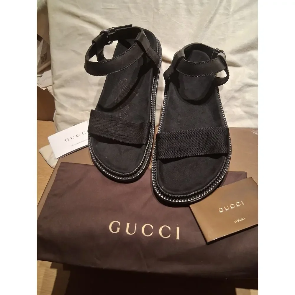 NIB GUCCI BLACK LEATHER AND CANVAS LOGO FLATS BUCKLE SANDALS 8.5 194364